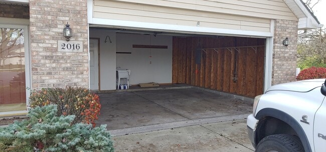 2 car garage - 2016 Swallowtail Ct