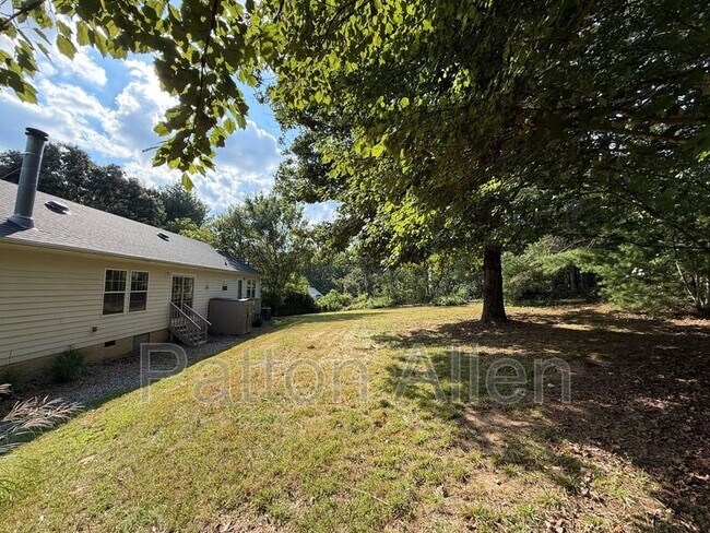 Building Photo - 18 Meadowview Terrace