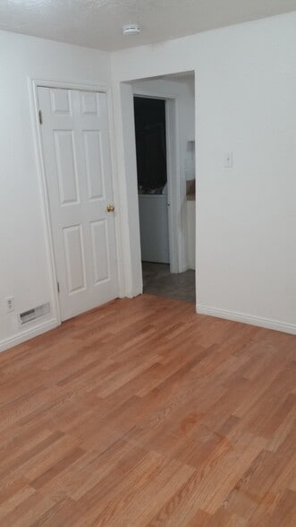 Living room - 992 S 500 W, Downstairs B