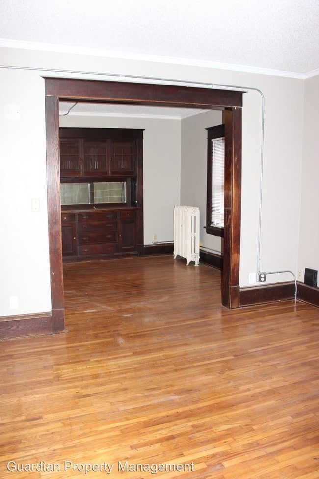 Building Photo - 1024-1026 15th Ave SE