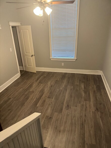 Building Photo - 14 Church St