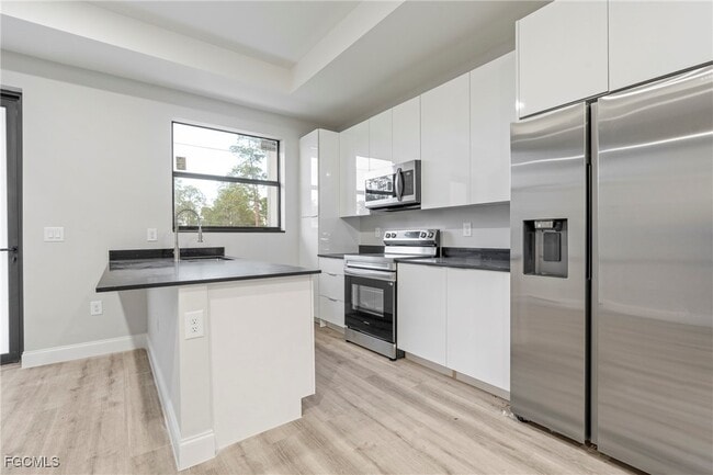 Building Photo - 1028 Milwaukee Blvd