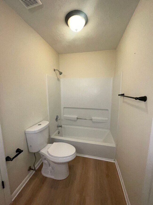 Building Photo - 1022-4 Brookhollow Drive Fayetteville, NC 28314