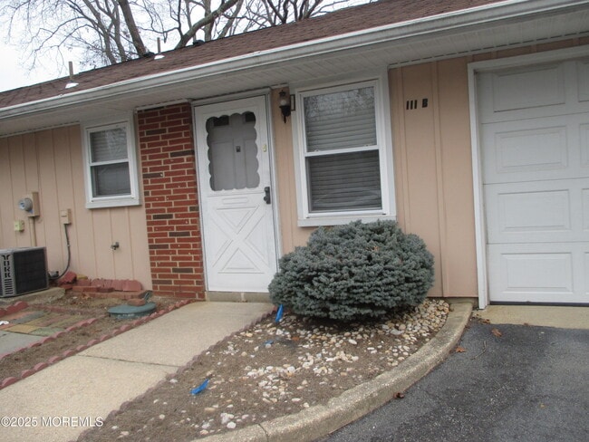 Building Photo - 111B Edinburgh Ln