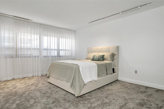 Building Photo - 10205 Collins Ave