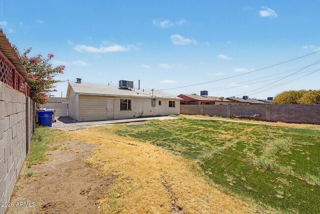 Building Photo - 5828 N 63rd Dr