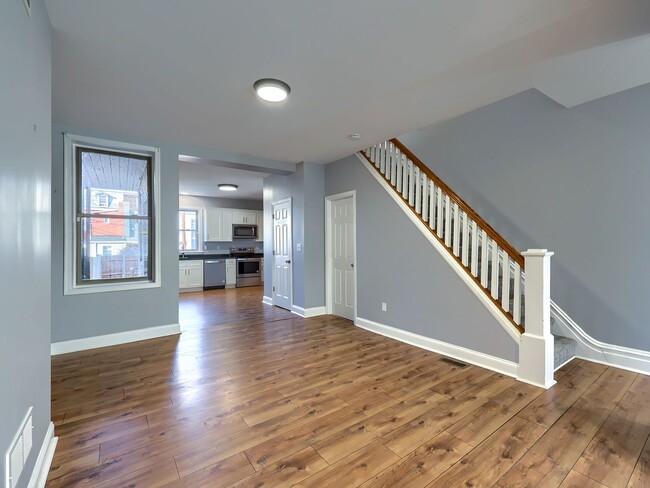 Building Photo - Charming 3 Bedroom Home with Off Street Pa...