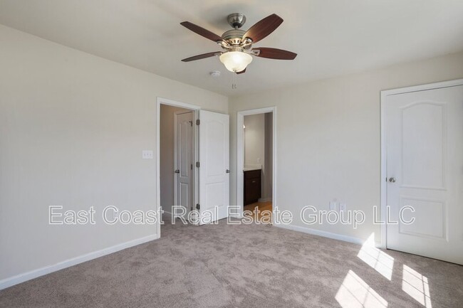 Building Photo - 15 Britania Ct