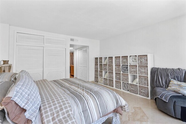 Building Photo - 3850 Galt Ocean Dr