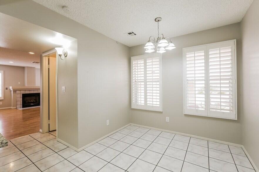 Building Photo - 4136 N Glenfield Cir