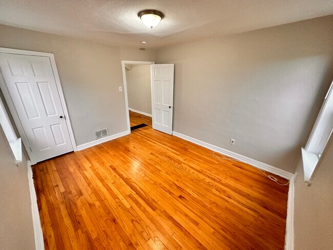 Building Photo - 4956 Kemper Ave