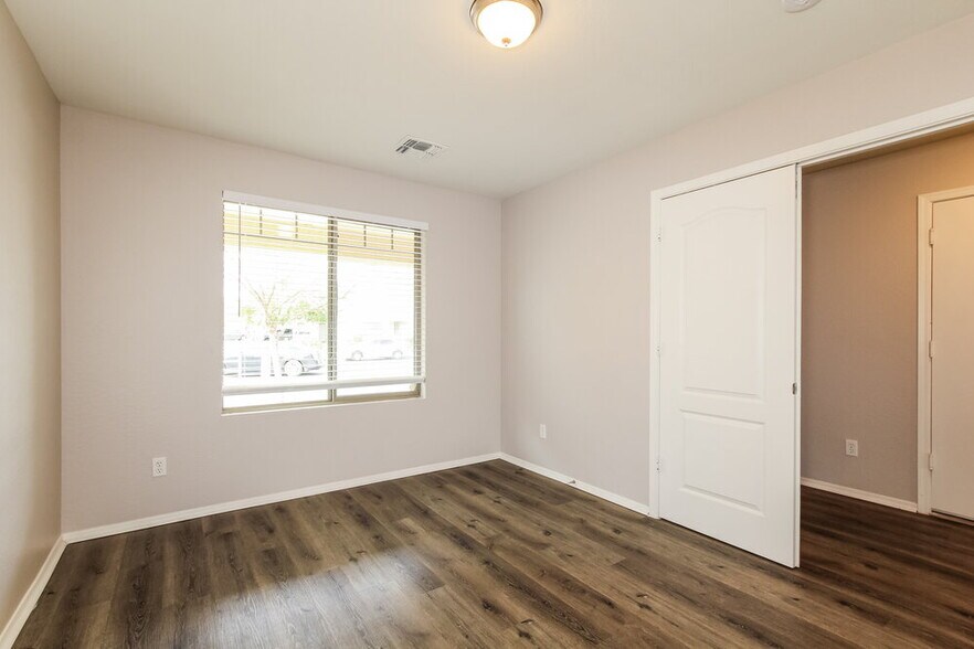 Building Photo - 3035 S 85th Dr