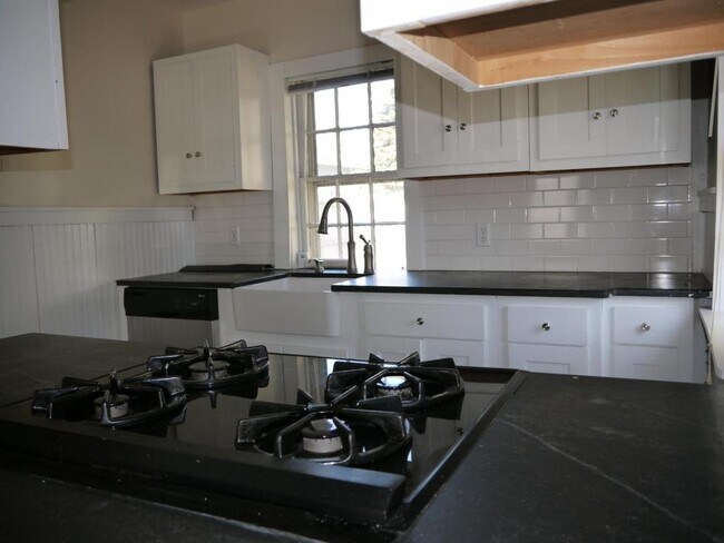 Building Photo - 110 Pear Alley