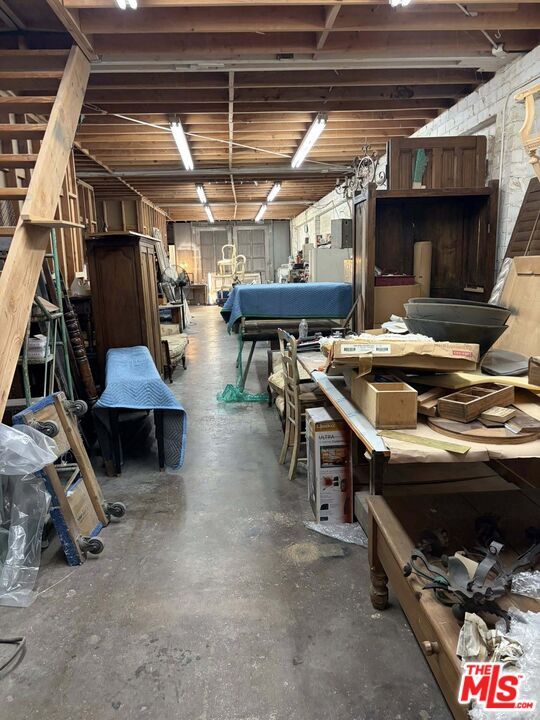 Building Photo - 2252 W Washington Blvd