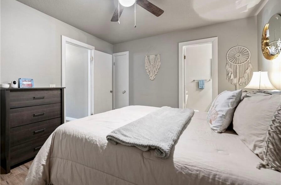Master Bedroom - 707 E Eastview Dr