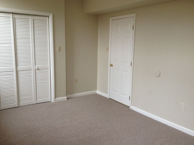 Building Photo - 234 W Clarke Ave