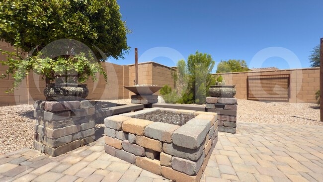 Building Photo - 41601 W Elm Dr