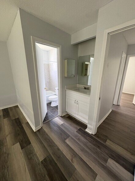 Master Bath - 157 Northwood Dr