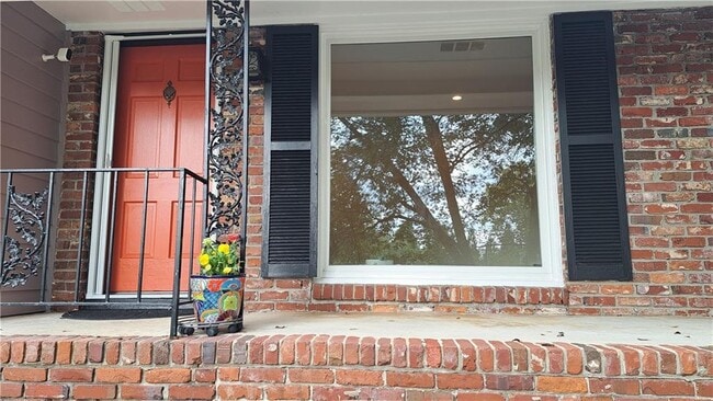 Building Photo - 1176 Converse Dr NE