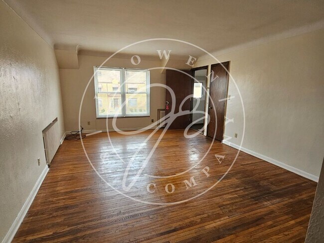 Building Photo - "Charming 2 Bedroom Rental with Hardwood F...