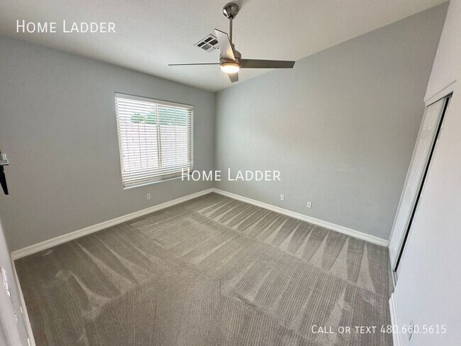 Building Photo - 9732 E Kiowa Ave