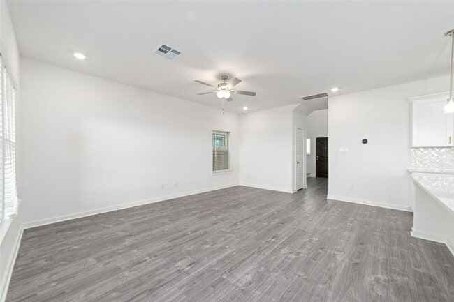 Building Photo - 1118 Elsinore Dr