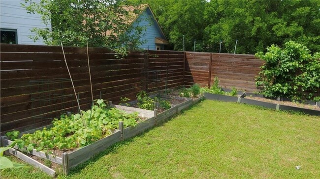 Building Photo - 1131 Mason Ave