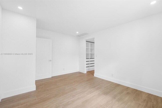 Building Photo - 701 NE 119th St