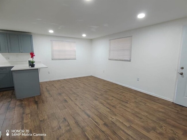 Building Photo - 1103 33rd Ave W