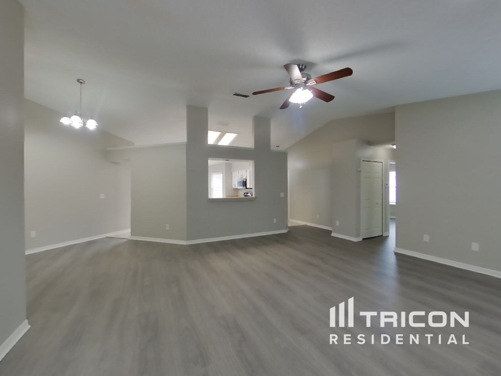 Building Photo - 8465 Country Bend Cir W