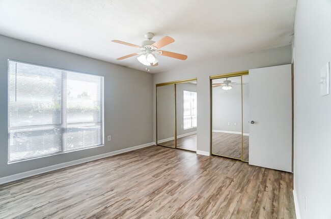 Building Photo - Fully Renovated 2 Bedroom Condo!