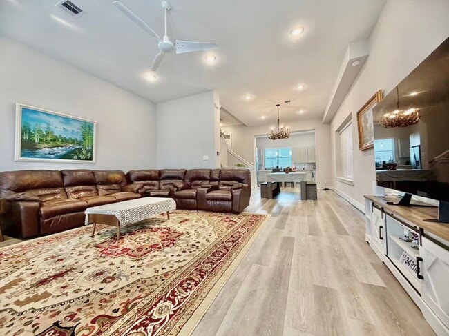 Building Photo - 1254 N Post Oak Rd