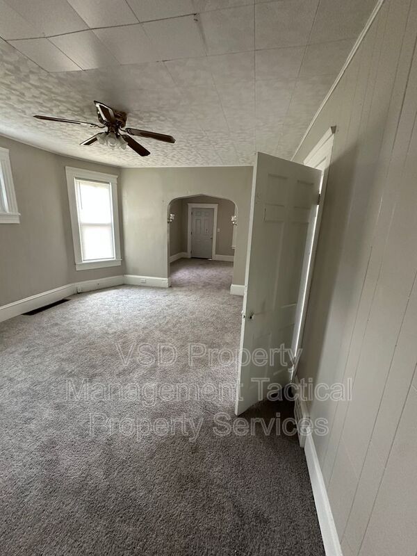 Building Photo - 6519 Hosmer Ave