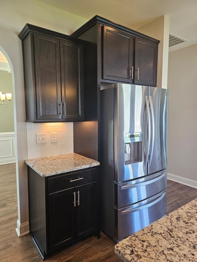 Building Photo - NEW LISTING!!!!!