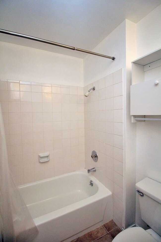 Building Photo - 1710 S Harbor Way