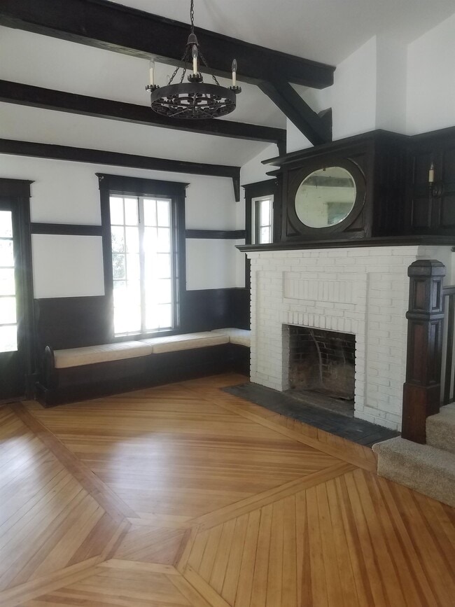 Building Photo - 145 N Brooksvale Rd