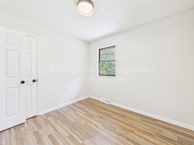 Building Photo - 8622 E 108th Terrace