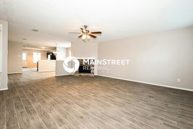 Building Photo - 3 Bedroom Pet-Friendly Home in Grand Prairie, TX with Main Street Renewal
