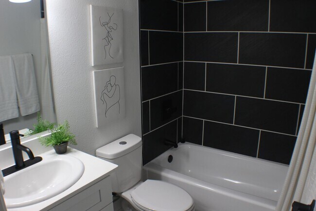 Building Photo - Renovated 2-Bedroom, 1.5-Bathroom Condo in South Bend – $1,435/Month – Accepting Section 8 (Lawn ...