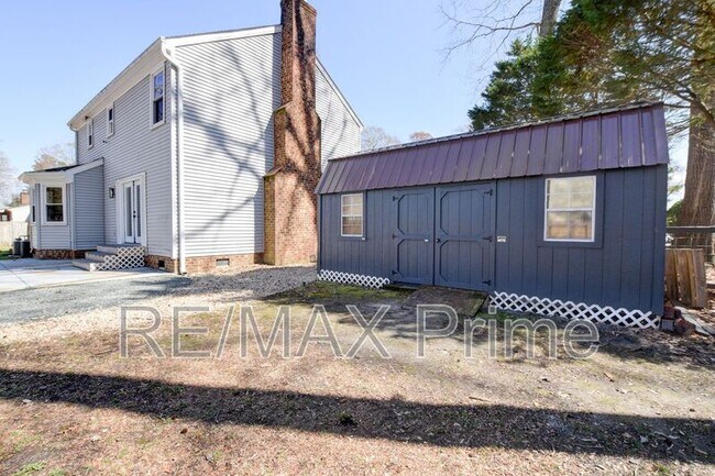 Building Photo - 412 Saddle Ct