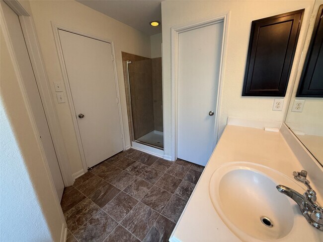 Building Photo - 3306 View Valley Trail