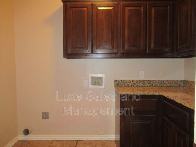 Building Photo - 3341 Heritage Green Cir