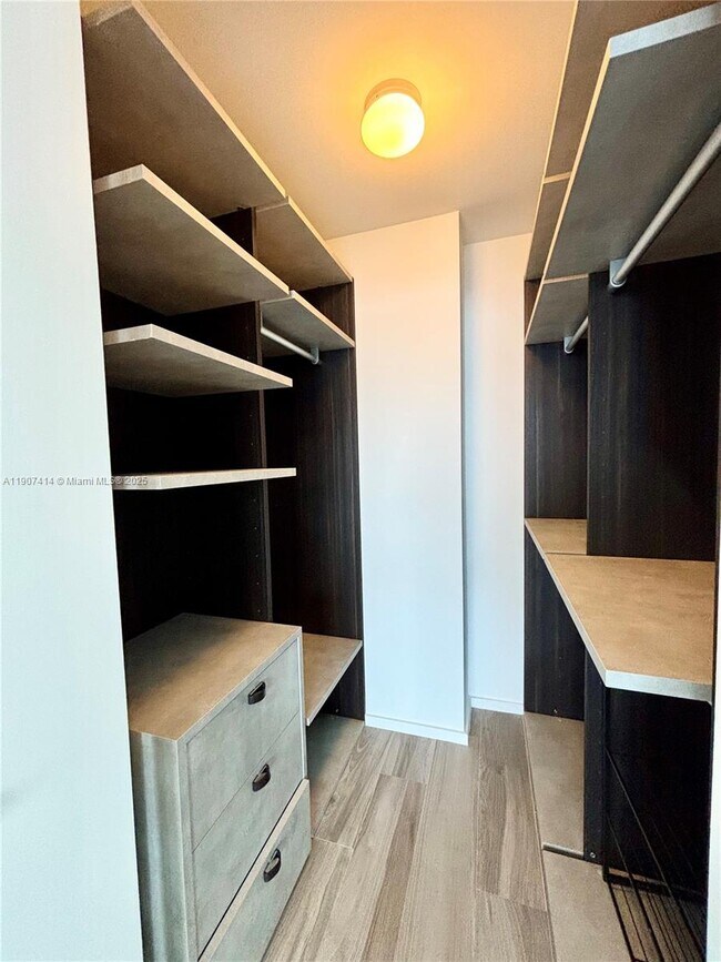 Building Photo - 801 S Miami Ave