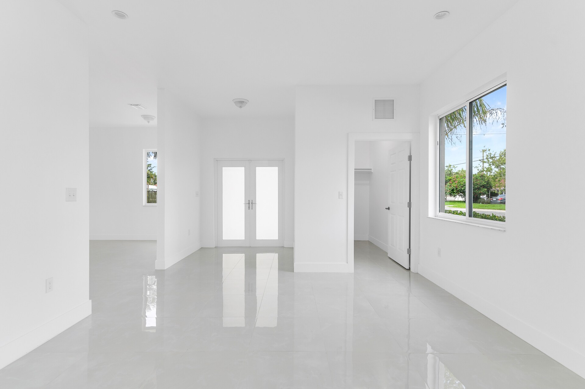 Building Photo - 785 SW 7th Ave
