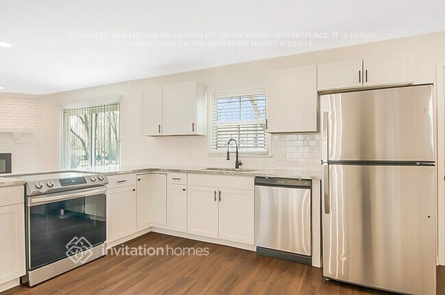 Building Photo - 232 Sandlewood Dr