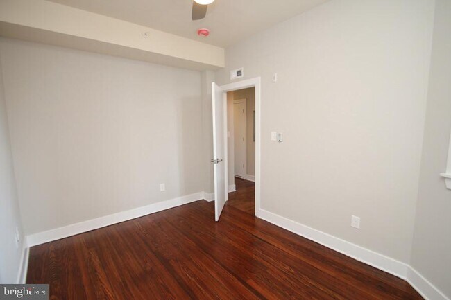 Building Photo - 400 S 45th St