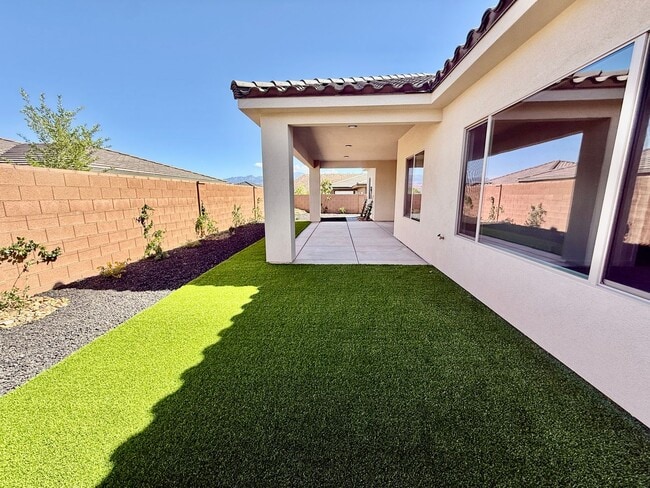 Building Photo - Beautiful Pet-Friendly 4-BR Home in Sunbrook Community