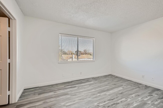 Building Photo - MOVE IN SPECIAL! HALF OFF FIRST MONTH'S RENT - Lovely 2 Bedroom Condo Near the Strip!