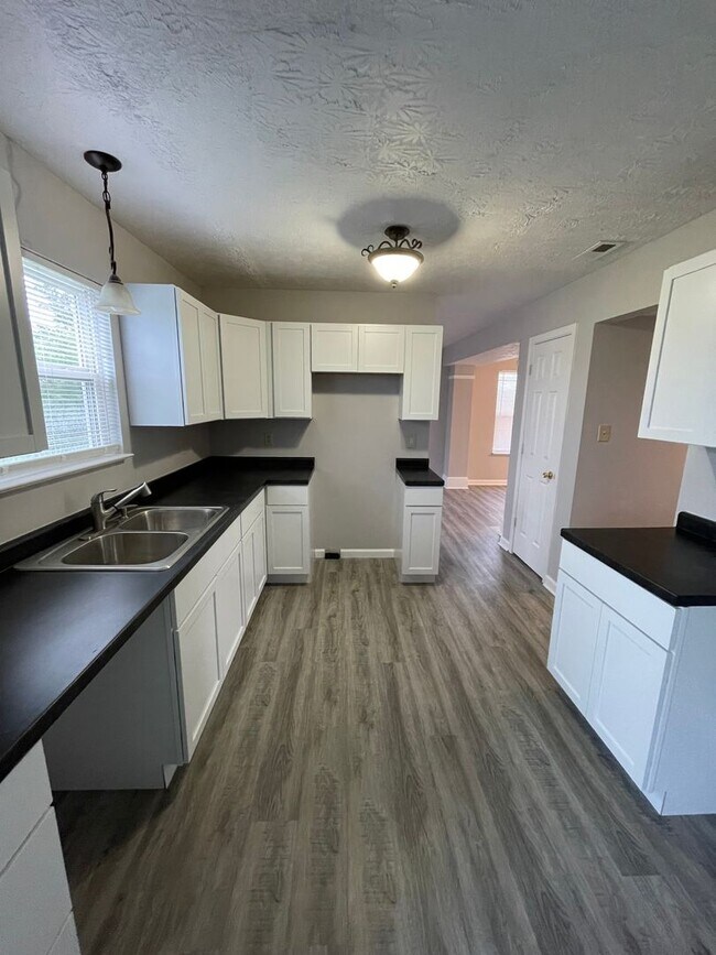 Building Photo - 2840 Rand Ln