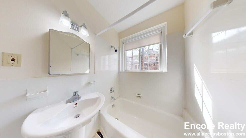 Building Photo - 550 Belmont St